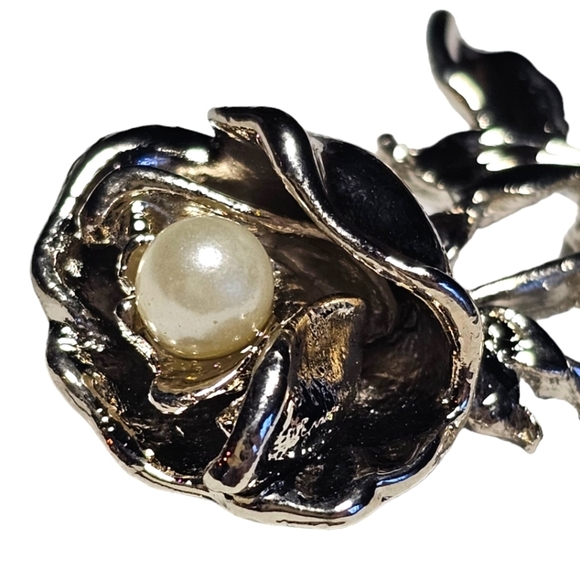 Vintage Silver Tone Rose Flower White Faux Pearl Pin Brooch - Picture 7 of 7